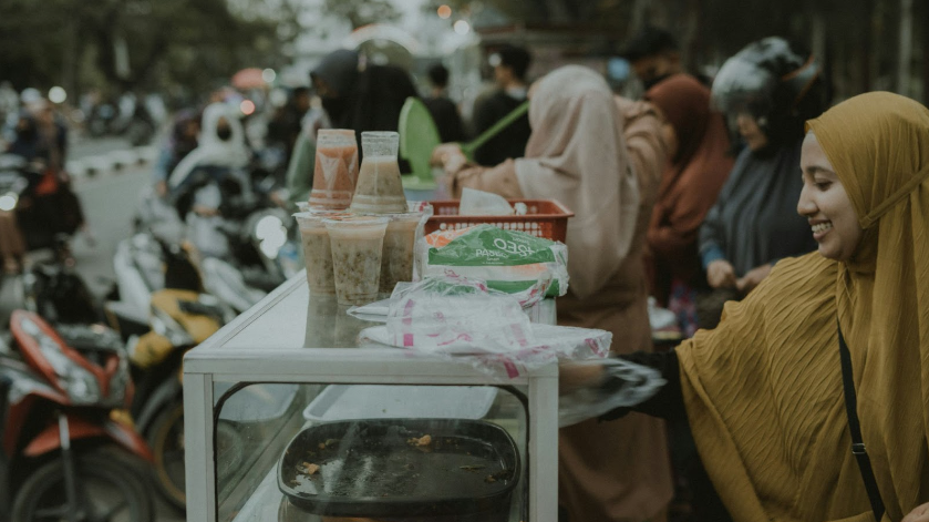 Indahnya Berbagi: Infly Family Tebar Takjil Ramadan